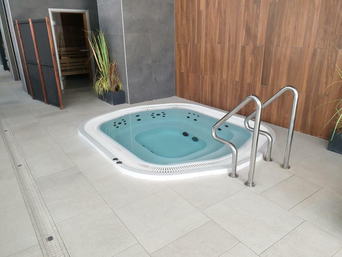Apartament z Basenem Laura Polanki Park Apartment Kolobrzeg Bagian luar foto